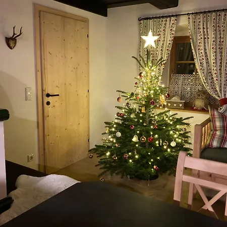 Erzgebirgshaus Zirbenliebe 펜션 *